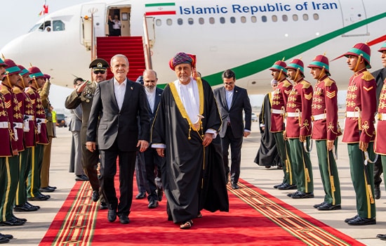 ورود رسمی رئیس‌جمهوری ایران به عمان برای دیداری دو روزه
