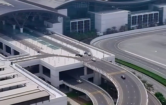 تصویری از ورودی فرودگاه بین‌المللی مسقط 