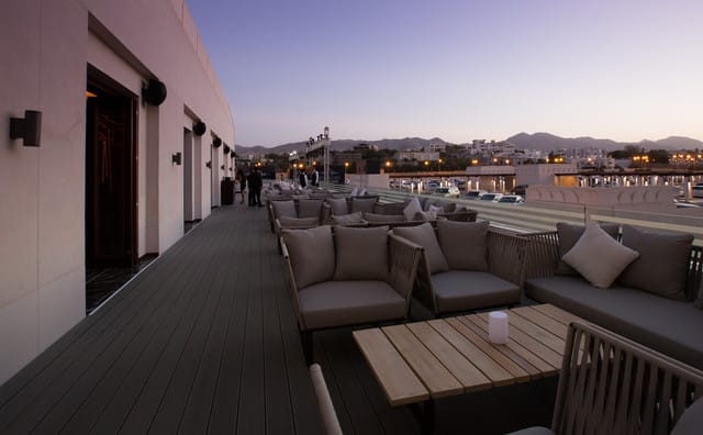 دیسکو در عمان 2023 | زندگی شبانه در عمان 12 رستوران و بار کارامل (Caramel)