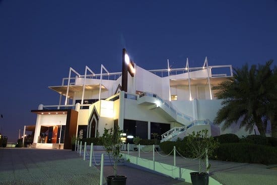 دیسکو در عمان 2023 | زندگی شبانه در عمان 10 بار و رستوران لفت بانک (Left Bank)