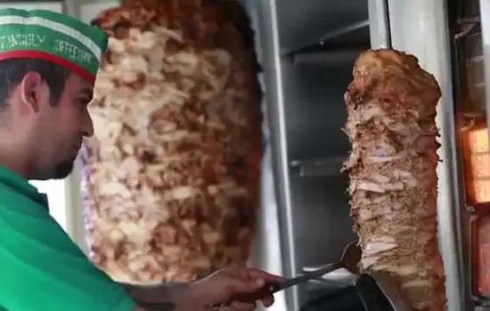 غذاهای عمان 10 آیا شاورما نیز از غذاهای عمان محسوب میشود؟