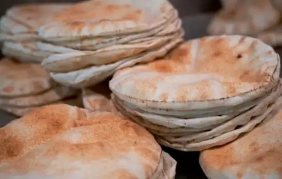 غذاهای عمان 8 نانهای عمانی، محبوبترین خوردنیها
