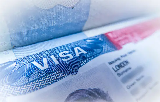 الجوانب الأساسية للحصول على تأشيرة العمل في عمان: