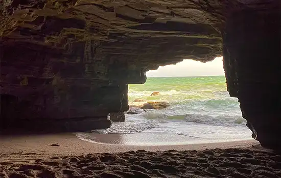 ساحل الخلوف، عمان: غار-الخلوف