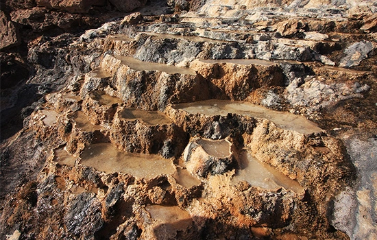 مبارزه با تغییرات اقلیمی: تبدیل دی اکسید کربن را به سنگ 3 مبارزه با تغییرات اقلیمی: جوان عمانی که دی اکسید کربن را به سنگ تبدیل میکند | پریدوتیت: سنگی که در اکسید کربن را از جو خارج میکند | طلال حسن: تجربه گسترده در حوزه حقوق شرکتی و سرمایهگذاری در انرژی