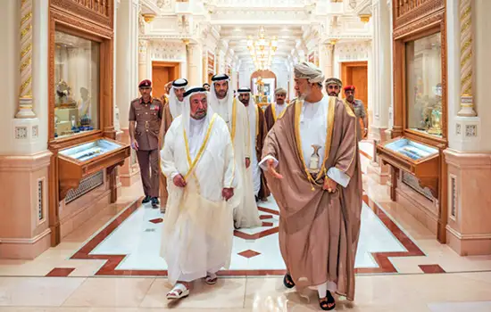 سلطان هیثم پذیرای حاکم شارجه در کاخ البرکه | دیدار سلطان عمان با حاکم شارجه