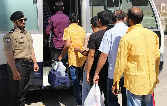 بیش از 50 مهاجر به دلیل نقض قوانین کار در عمان دستگیر شدند 3 بیش از 50 مهاجر به دلیل نقض قوانین کار در عمان دستگیر شدند