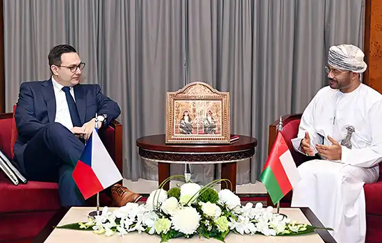 دیدار وزیر امور خارجه عمان با جمعی از همتایان کشورهای اتحادیه اروپا و شورای همکاری خلیج فارس 9 وزیر امور خارجه عمان در دیدار با یان لیپاوسکی