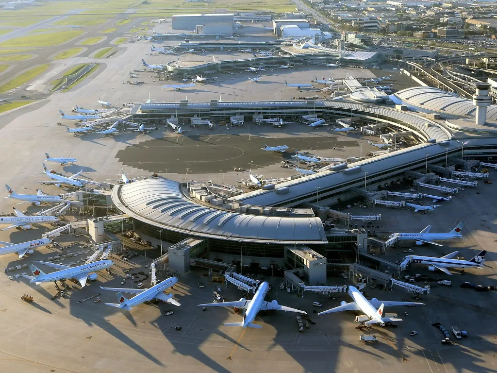 نمایی از باند فرودگاه بین المللی صلاله در استان ظفار عمان