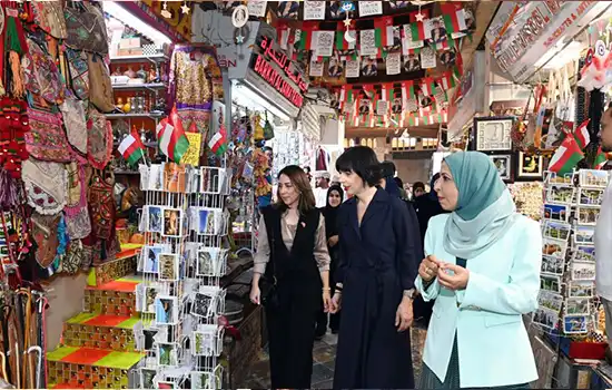 The Swiss Presidents spouse visited the Mutrah Souq 3