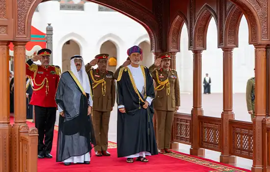 دیدار و استقبال رسمی سلطان هیثم از امیر کویت در فرودگاه 2 oman and kuwait leaders meet in muscat 7