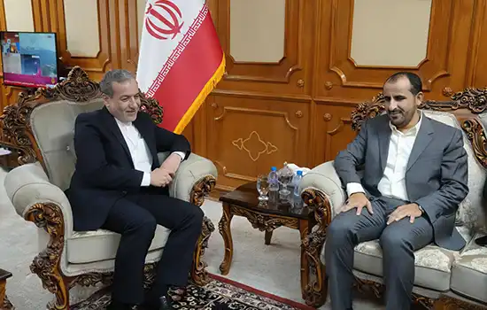 دیدار عراقچی با همتای عمانی و رئیس هیئت مذاکرهکننده یمنی 2 irans foreign minister meets omani counterpart