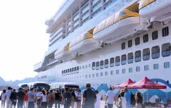 port sultan qaboos last year welcomed 431000 tourists and 110 giant cruise ships 2