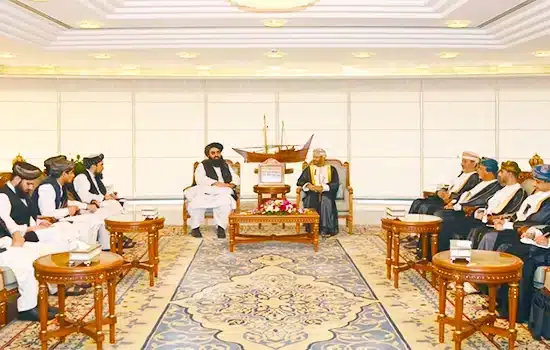 وزير خارجية طالبان يلتقي بنظيره العماني لمناقشة تسهيل التأشيرات، الرحلات المباشرة والتجارة