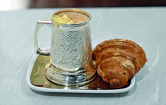 گزارشی جالب از چای طلایی در روز جهانی چای: گرانترین چای کِرَک (karak tea) فروختهشده در دبی به قیمت 5000 درهم 9 golden karak tea world tea day uae 2025