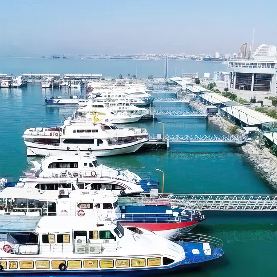 Iran plans to launch three regular shipping lines with Oman to boost bilateral trade